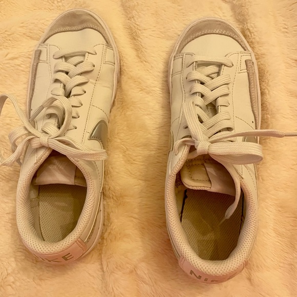 CUTE NIKES - Picture 2 of 3